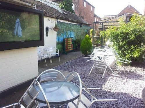 The Bear Inn Бриджнорт Екстериор снимка