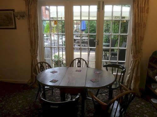 The Bear Inn Бриджнорт Екстериор снимка