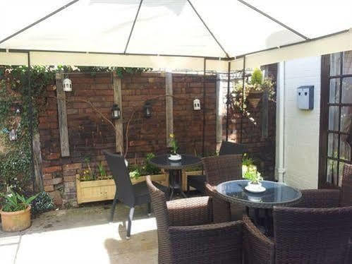 The Bear Inn Бриджнорт Екстериор снимка