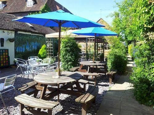 The Bear Inn Бриджнорт Екстериор снимка