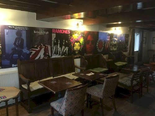 The Bear Inn Бриджнорт Екстериор снимка